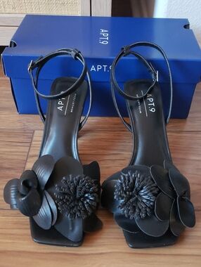 Apt 9 Strappy Flower Sandals